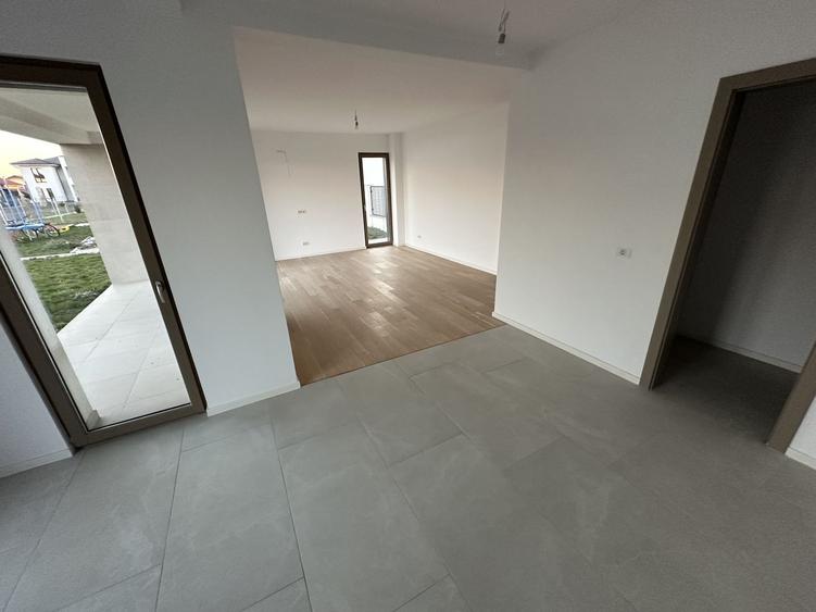 Casa cu 4 camere - Dumbravita