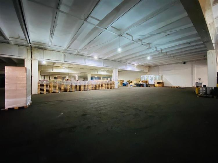 Hala/ showroom, 5000mp, aproape de Carrefour
