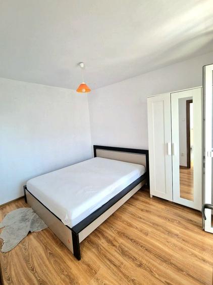 Apartament 3 camere, renovat, centrală proprie, etaj intermediar
