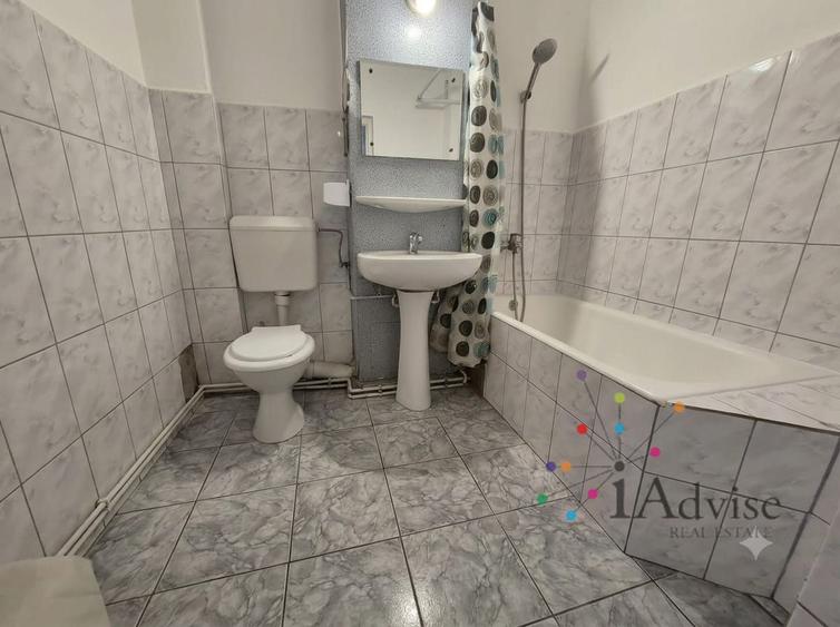 Apartament de 3 Camere pe Două Fețe, cu 2 Băi, 2 Balcoane și 2 Locuri de Parcare