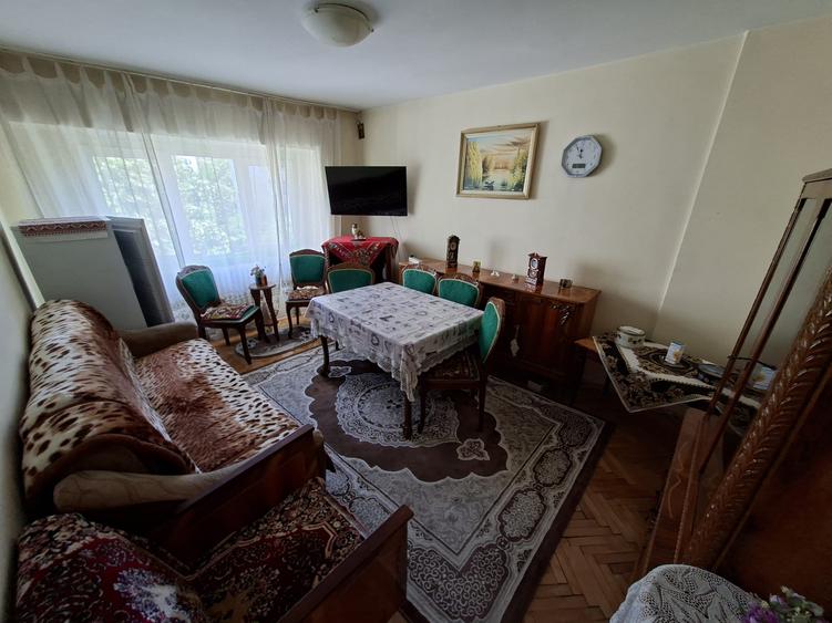 Apartament cu 3 camere, decomandat, etajul 3/8, zona Pacurari