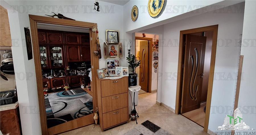 Apartament spatios 4 camere zona CET, Constanta