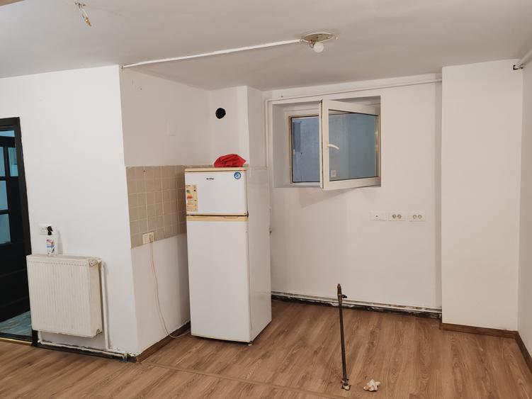 Apartament 4 camere liber la vanzare zona Securitatii