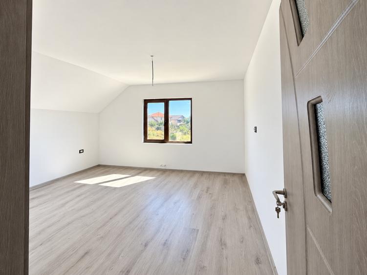 Casă nouă P+M în Lumina | 5 dormitoare | curte și parcare proprie