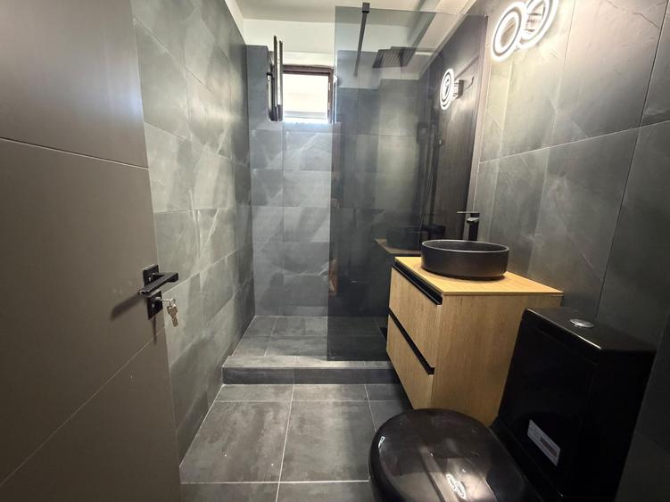 Titan 3 Camere Bloc Caramida Reabilitat Instalatii Schimbate Pret Negociabil