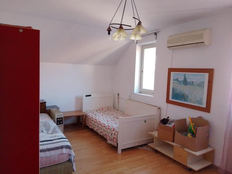Damaroaia, strada linistita, P+1,necesita renovare, teren 370mp