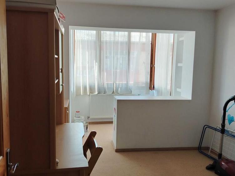 Apartament 4 camere, decomandat