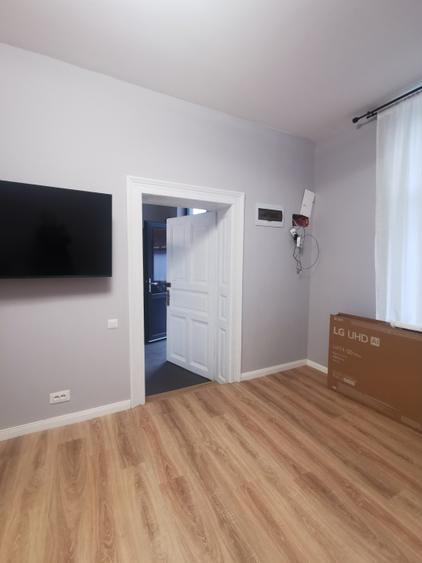 Apartament nou renovat, la casa, în centru.