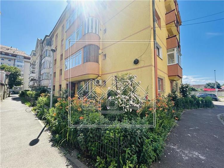 Ap decomandat, 60 mp utili, 2 camere si balcon - Turnisor