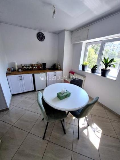 Apartament - Decomandat - 4 camere - Unirii - 10