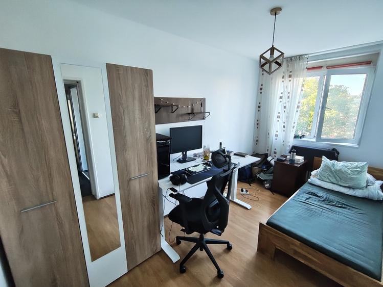 Închiriez apartament 3 camere Zona Podu Ros |Cantemir ,Etaj 3 Vedere Palas