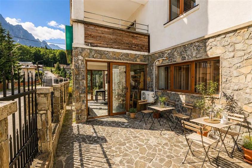 Pensiunea Casa Maria Busteni,afacere HoReCa,restaurant clasificat,spectacol mont