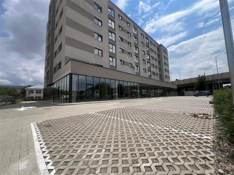 Spațiu comercial modern 155 mp, la cheie, cu două intrări – Bac&#