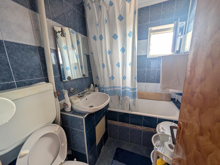 Apartament 3 camere Buhuși - Republicii Penny