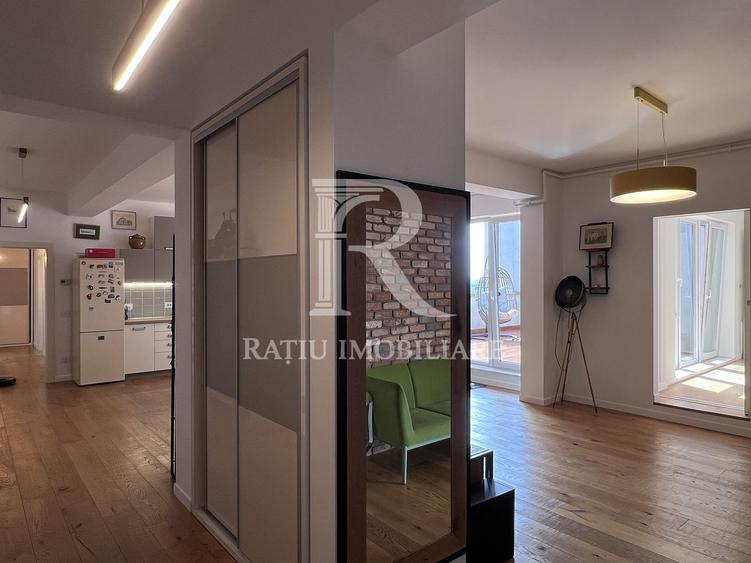 Penthouse cu Design Eclectic | Central | Panoramă Unică | Oradea