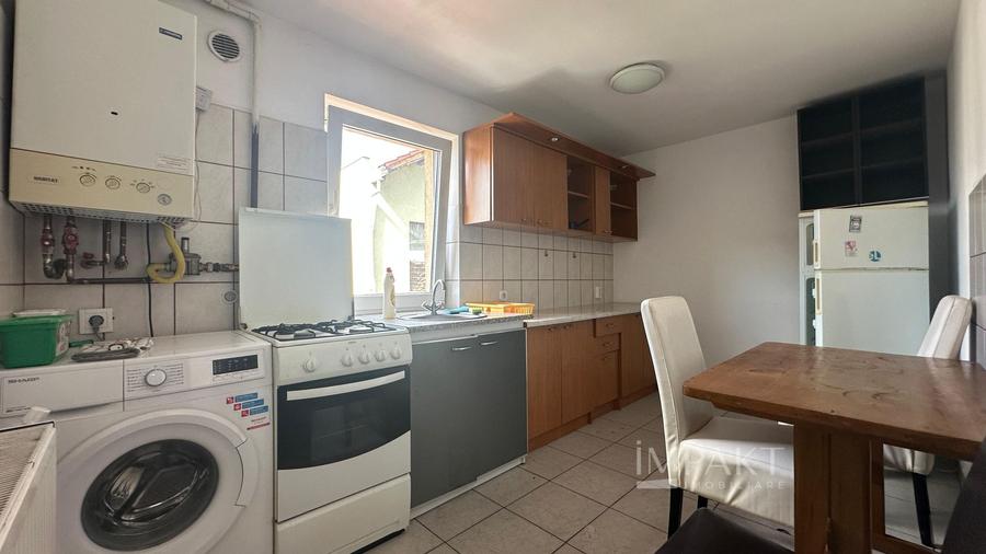 Imobil cu 5 apartamente separate, ideal pentru investitie - zona UMF!