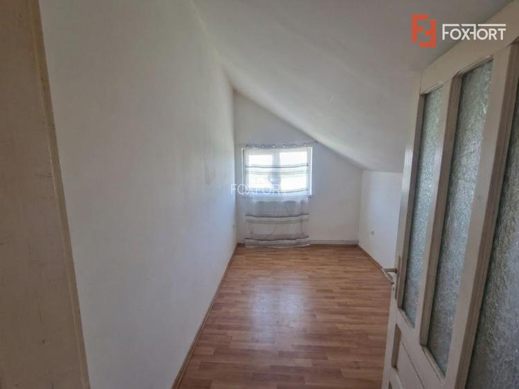 Casa individuala de vanzare cu 7 camere - Recas - 26