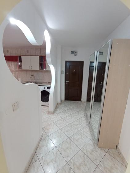 Apartament 3 camere Rond-Podu Ros, etaj 1, mutare rapida !