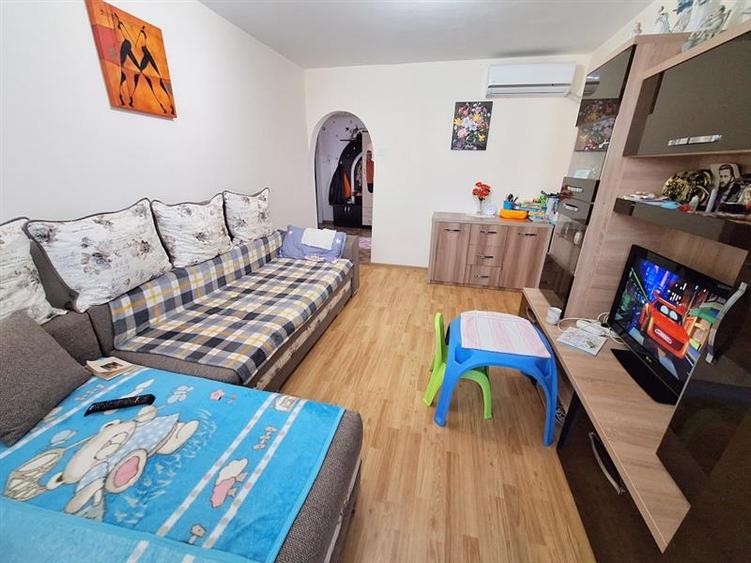 Apartament 3 camere semidecomandat zona MIilcov