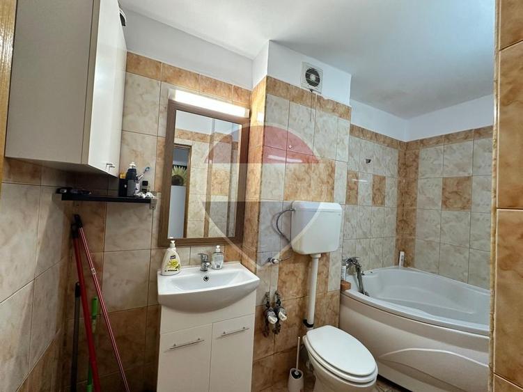 Inchiriere apartament cu 2 camere/ loc de parcare
