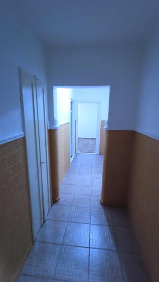 Apartament 2 camere decomandate de vanzare zona Cet