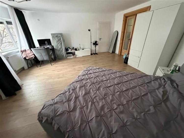 Vanzare apartament 5 camere Obor, boxa, loc parcare, centrala proprie, fara risc
