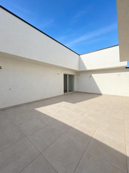 Duplex cu terasa de 73 mp | Vedere la piscina | Metrou Berceni 10 minute |