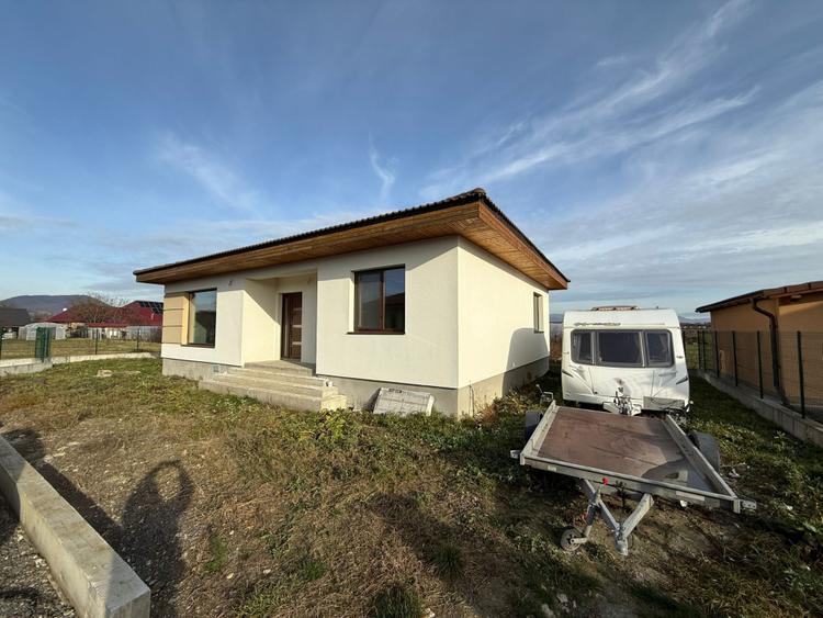 Casă finalizată stil mediteranean , 3 dormitoare, 100 mp utili – Sat Săsar