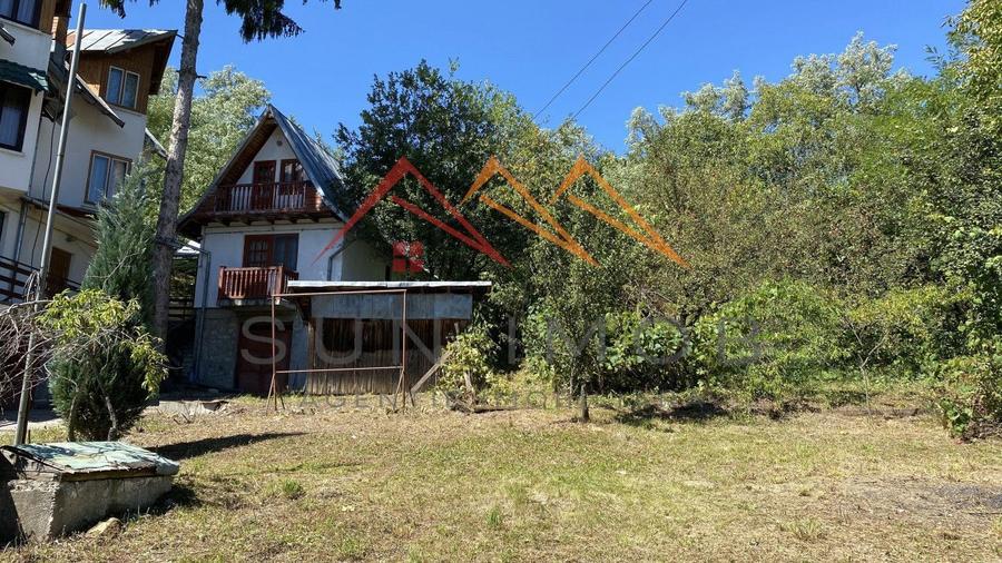 Vila de vanzare, teren 3100 mp, 7 camere, 6 grupuri sanitare, 3 CT, an 1997