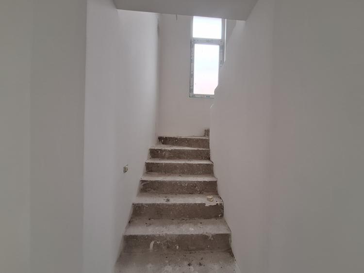 Duplex cu 5 camere, 3 bai - izolat fonic - Sacalaz