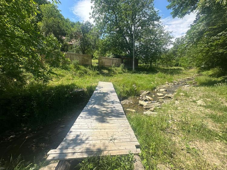 Casa de vacanta 98 mp| 25.000 mp teren| zona Valea Vintului