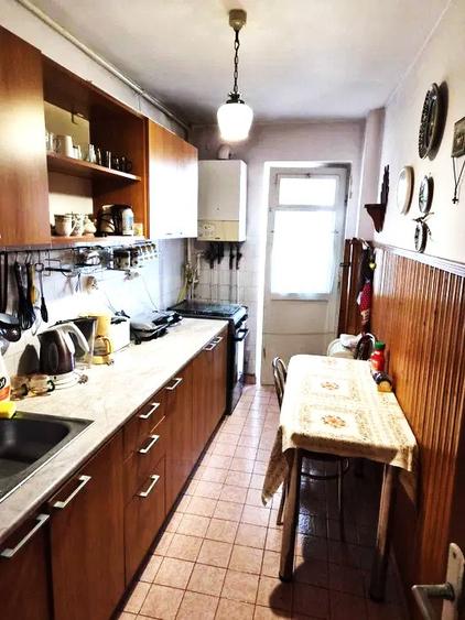 Apartament 3 camere decomandate, etaj intermediar, Manastur