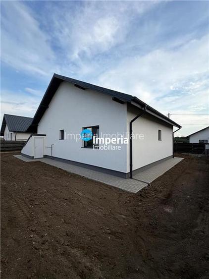 Casa 3 cam, 2 bai, Beci, canalizare, Ciurbesti Miroslava - 2