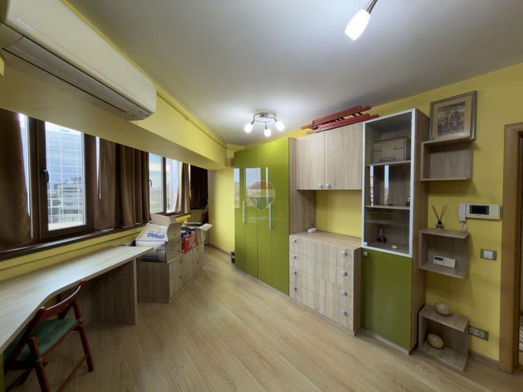 Apartament cu 3 camere de închiriat in Piata Victoriei