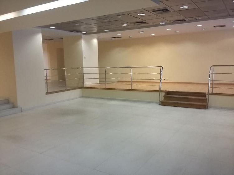 Spatiu comercial - Carol 445mp parter ideal banca sau clinica
