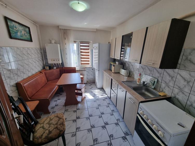 Apartament 3 camere de inchiriat /zona Viile Noi-Anda