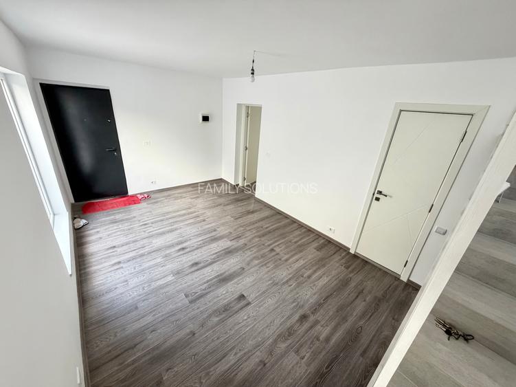 Casa P+1 la 1 km fata de metrou Aparatorii Patriei. 3 cam. Teren 110 mp - 12