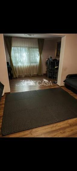 Apartament 3 camere, zona Podu de Piatra