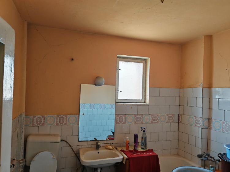 Apartament 5 camere pe 2 niveluri, in casa zona Florilor