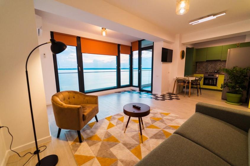 Garsonieră modernă de închiriat – Mamaia, zona Butoaie, vedere frontală la lac