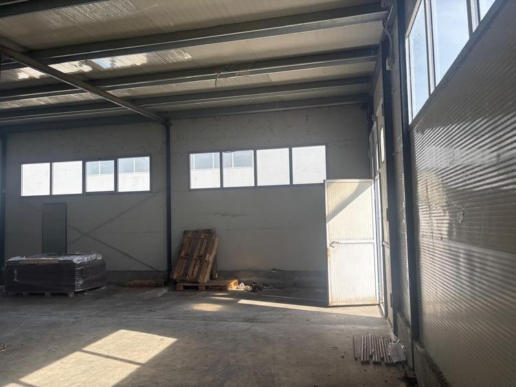 Depozit cu showroom de inchiriat de 1600 mp