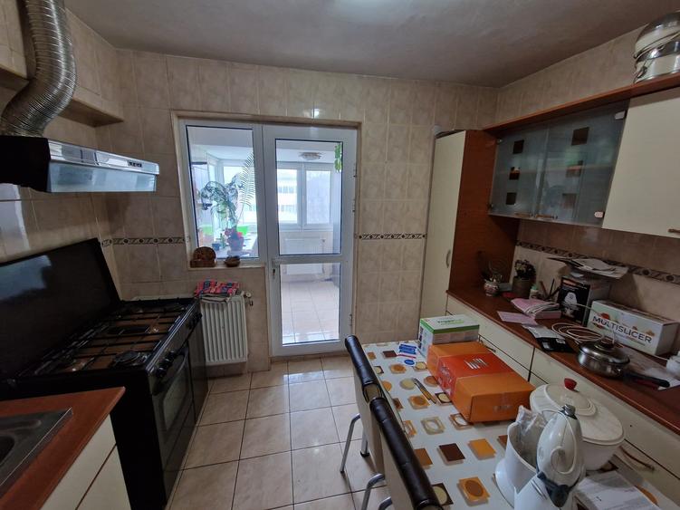 Apartament 3 camere Strada Cuza Voda - etaj 3 - 77 mp