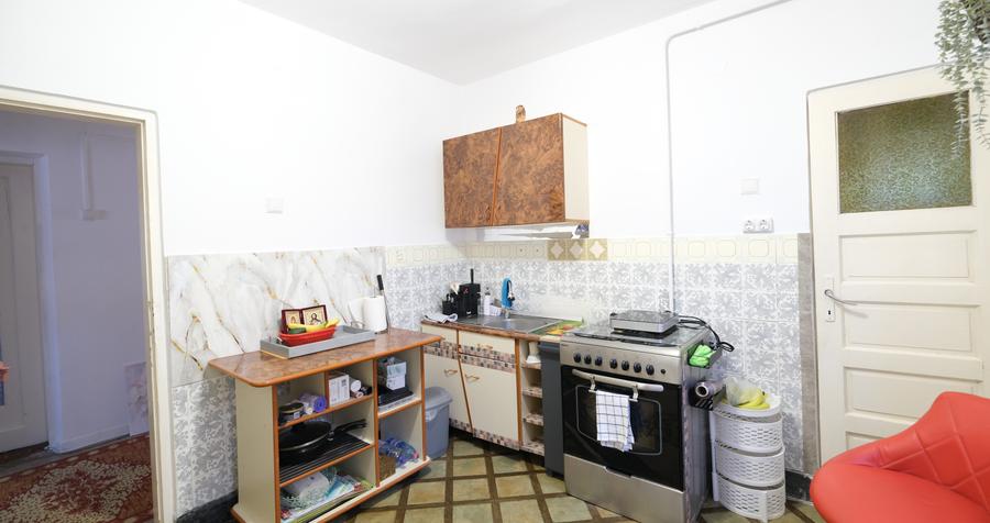 Vanzare casa D+P+1+pod si 519 mp teren in Piatra Neamt compusa din 2 apartamente
