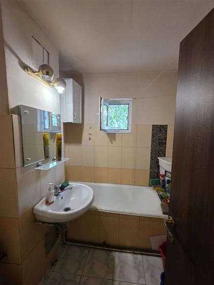 Etaj 3, Bicaz, ap 2 camere decomandat, liber