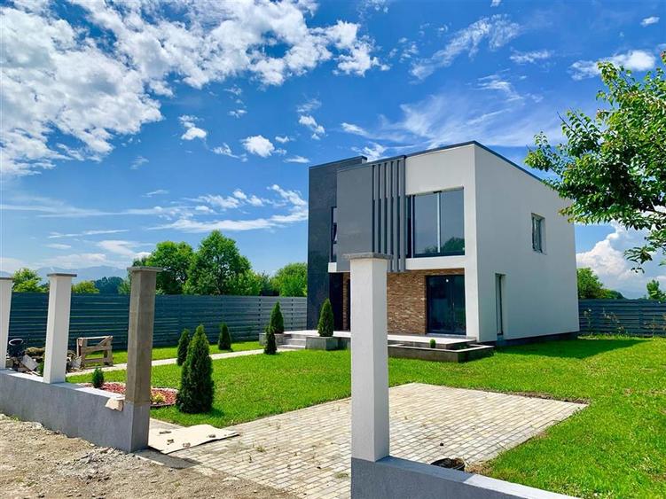 Casa in stil mediteranean, la cheie, in Stupini, Brasov
