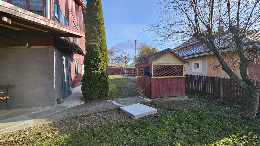 Casă / Vilă cu 3 camere de vânzare-Cacica-Suceava