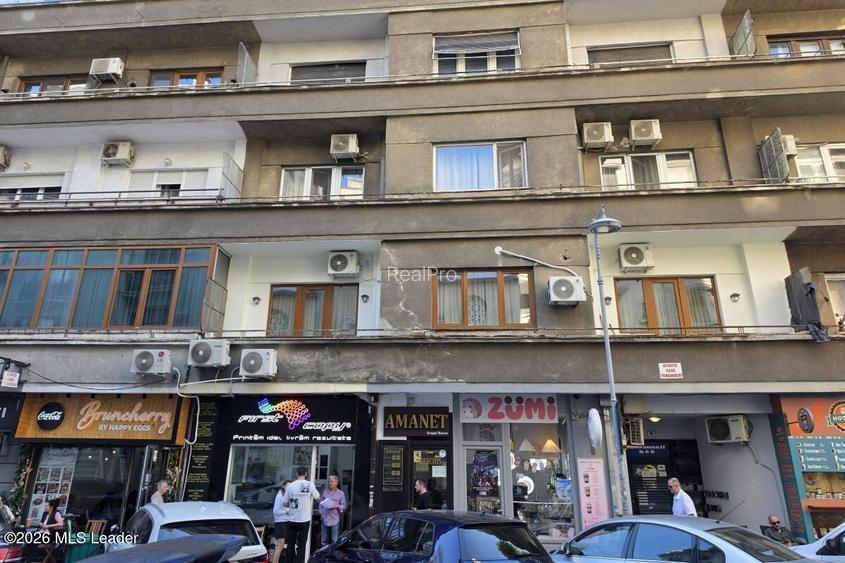 Piata Romana, 4 camere 138 MP total, Etaj 2/9, renovat - utilat, liber - 60