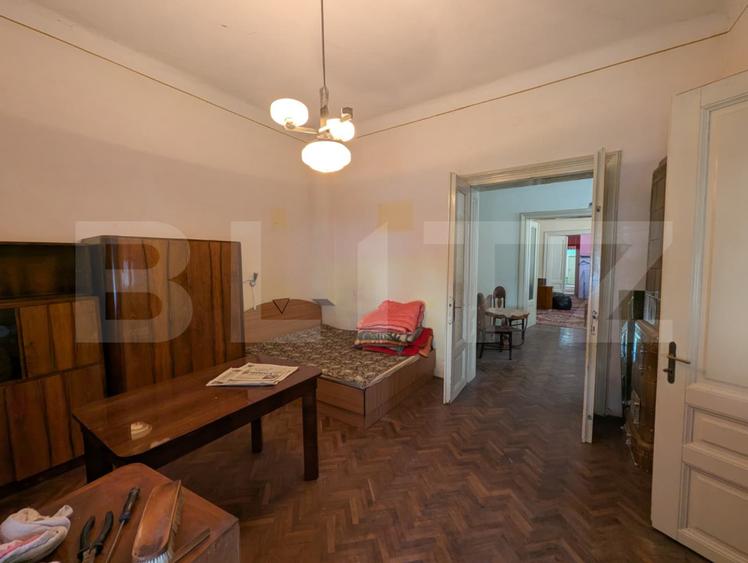 Casă 6 camere, 138 mp, garaj și teren 489 mp - zona Centru