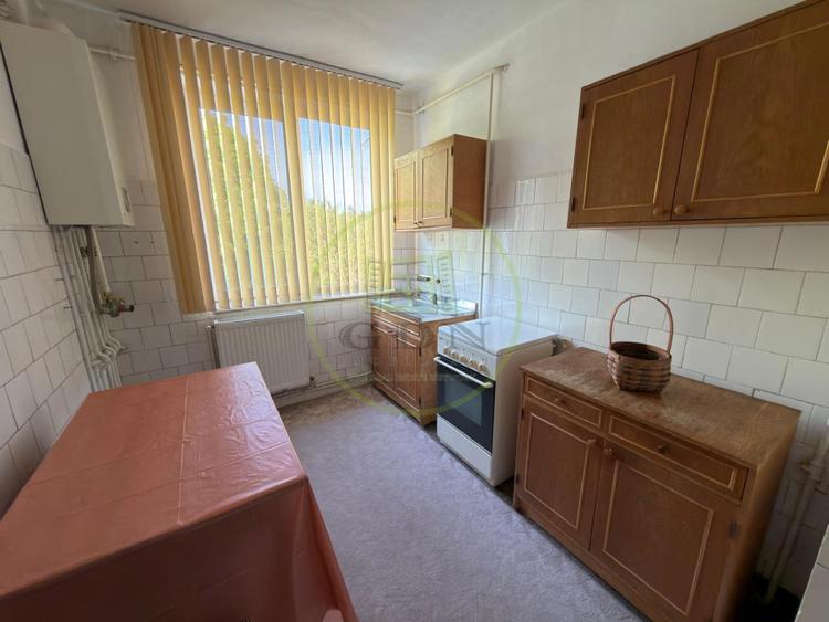 Apartament 2 camere, semidecomandat, cartier George Enescu, zona Scoala nr. 12