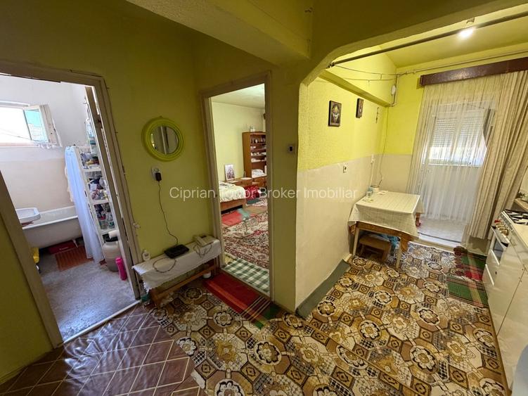 Apartament 1 camera, decomandat - Cugir - 2